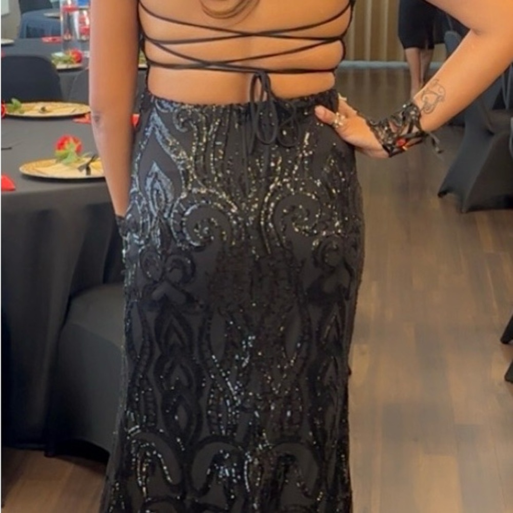 Elegant Black Sequin Backless Dress